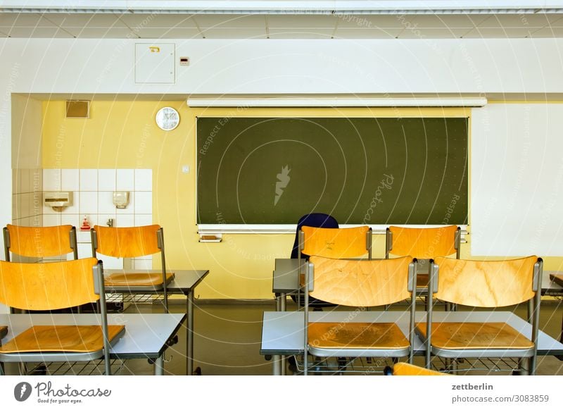 Schule aschersleben Bildung Detailaufnahme Haus historisch Klassenraum Kleinstadt Licht Traurigkeit Menschenleer Mittelalter Sachsen-Anhalt Schulgebäude Sommer