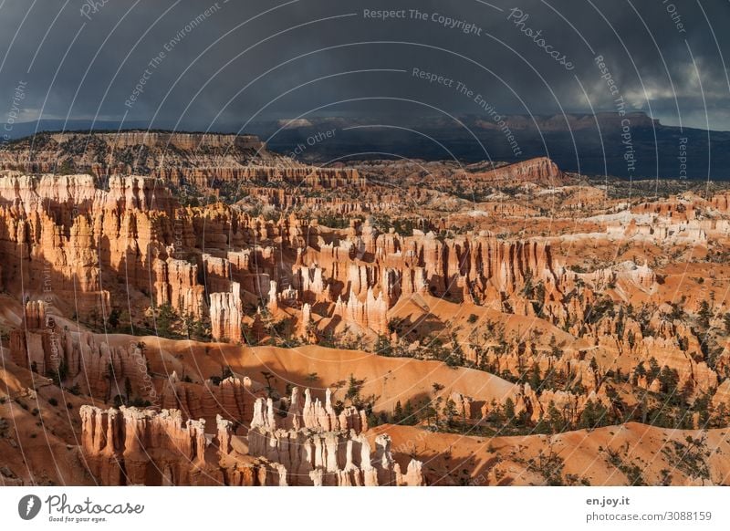 Spazierwege Ferien & Urlaub & Reisen Tourismus Ausflug Abenteuer Ferne Natur Landschaft Gewitterwolken Felsen Schlucht Bryce Canyon National Park