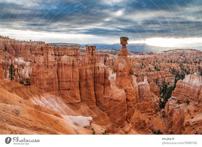 Von einer anderen Welt Ferien & Urlaub & Reisen Ausflug Abenteuer Ferne Natur Landschaft Himmel Gewitterwolken Horizont Klima Klimawandel Felsen Schlucht