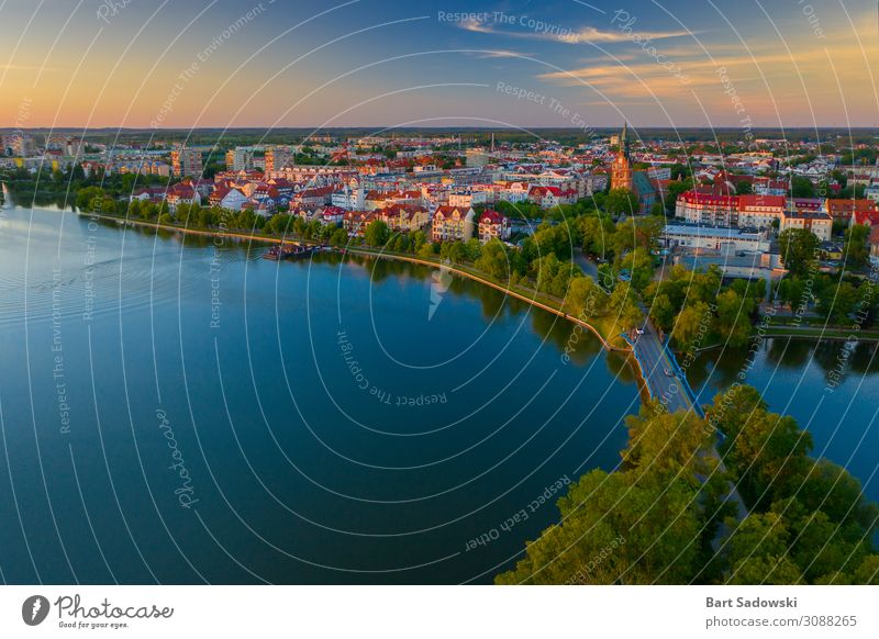 Stadt Elch im Nordosten Polens ruhig Sommer Landschaft See Kleinstadt Skyline Kirche Brücke Architektur Wahrzeichen Straße Flugzeugausblick fliegen oben schön