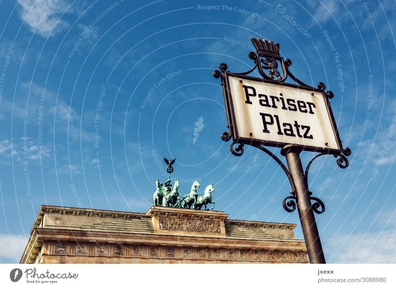 Pariser Himmel Berlin Hauptstadt Platz Tor Brandenburger Tor Pariser Platz Fassade Sehenswürdigkeit Denkmal Stein Ornament Schilder & Markierungen alt groß