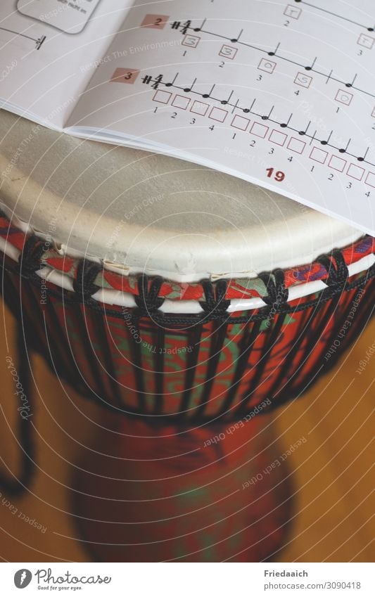 Djembe lernen Freizeit & Hobby Musik Musiknoten berühren Bewegung Erholung genießen hören Musik hören Spielen frei Fröhlichkeit Glück Neugier positiv rund