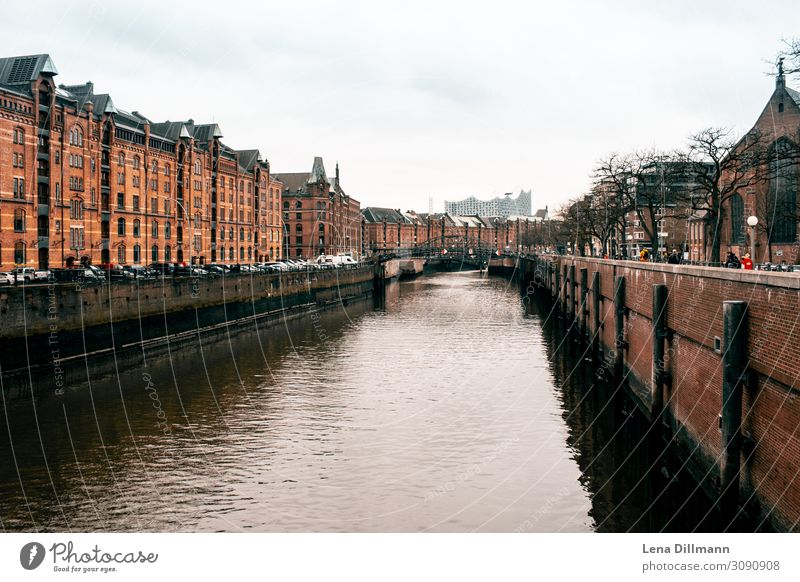 Hambur Kanal & Elbphilharmonie hamburg stadt städte haus häuser wolken regnerisch brücke deutschland norddeutschland straße querformat hochhaus hochhäuser