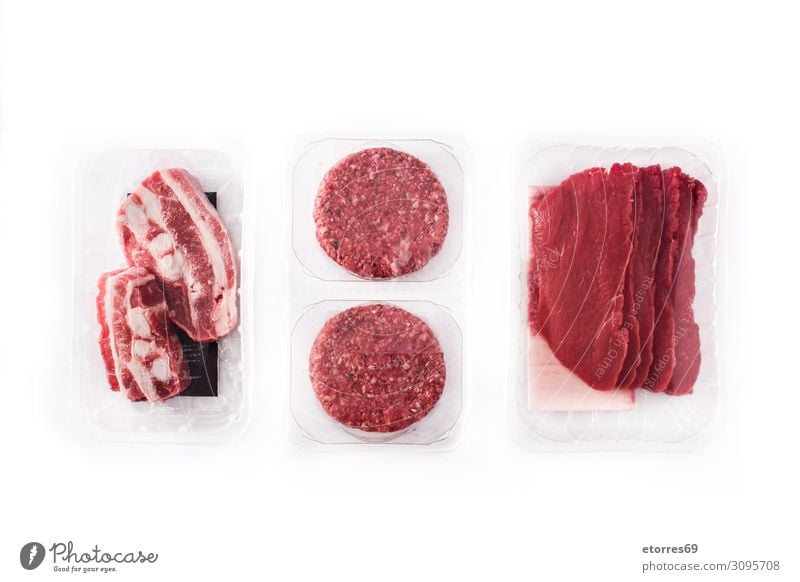 Unterschiedliche Fleischsorten, verpackt in isolierten Kunststoffbehältern. Tablett außergewöhnlich Lebensmittel Gesunde Ernährung Foodfotografie