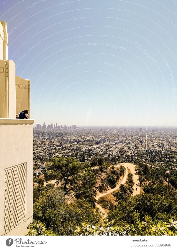 Griffith Observatory Stadt blau grün Los Angeles Kalifornien USA Observatorium groß Horizont Skyline Tourist Park Aussicht Ferne Farbfoto Gedeckte Farben