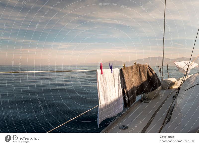 Hautsache | trockene Badetücher Umwelt Landschaft Himmel Wolken Horizont Sommer Schönes Wetter Berge u. Gebirge Meer Jacht Segelschiff Badetuch Handtuch