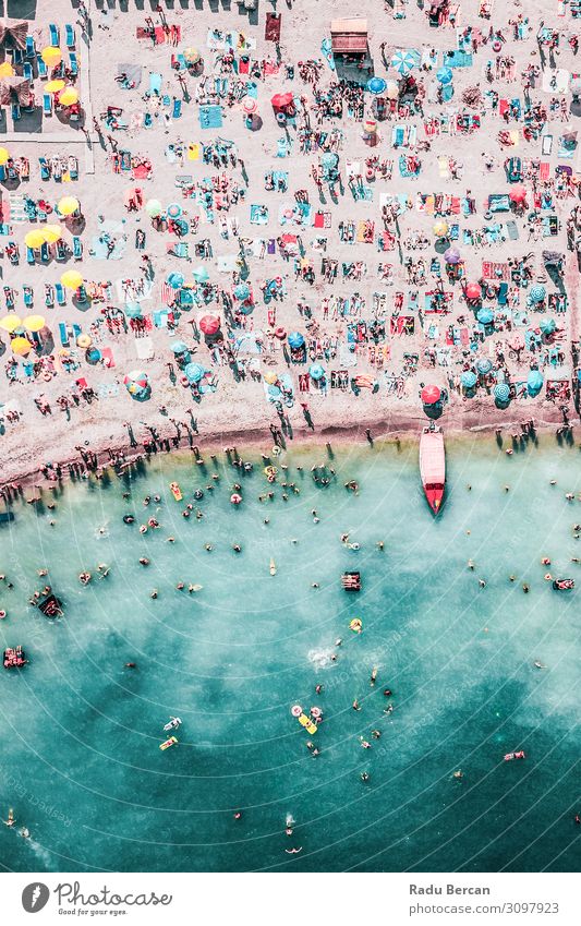 Menschenmenge am Strand, Luftaufnahme Schwimmen & Baden Ferien & Urlaub & Reisen Abenteuer Sommer Sommerurlaub Meer Wellen Umwelt Natur Landschaft Sand Wasser