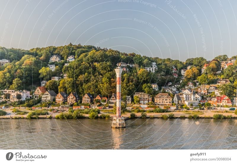 Leuchtturm Ferien & Urlaub & Reisen Tourismus Ausflug Abenteuer Ferne Freiheit Kreuzfahrt Landschaft Wasser Himmel Sonnenlicht Baum Hamburg Hafenstadt Turm