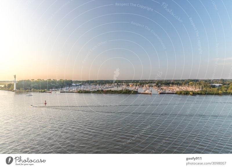 Yachthafen Ferien & Urlaub & Reisen Ausflug Abenteuer Ferne Freiheit Kreuzfahrt Natur Landschaft Wasser Himmel Sonnenlicht Schönes Wetter Flussufer Schifffahrt