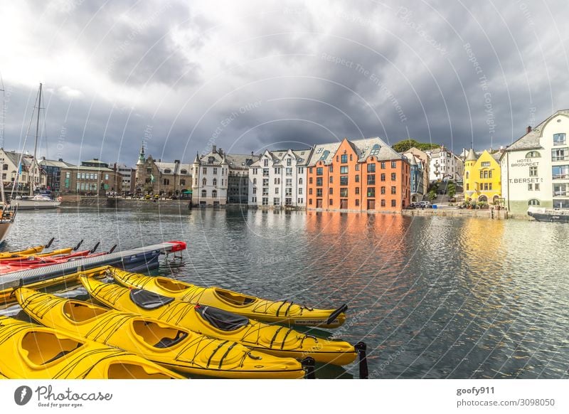 Alesund Stadtzentrum (Norwegen) Ferien & Urlaub & Reisen Tourismus Ausflug Abenteuer Ferne Freiheit Sightseeing Städtereise Kreuzfahrt Wasser Himmel Wolken