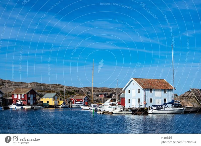 Blick auf den Ort Smögen in Schweden Erholung Ferien & Urlaub & Reisen Tourismus Sommer Meer Haus Natur Landschaft Wasser Wolken Felsen Küste Nordsee Dorf Hafen