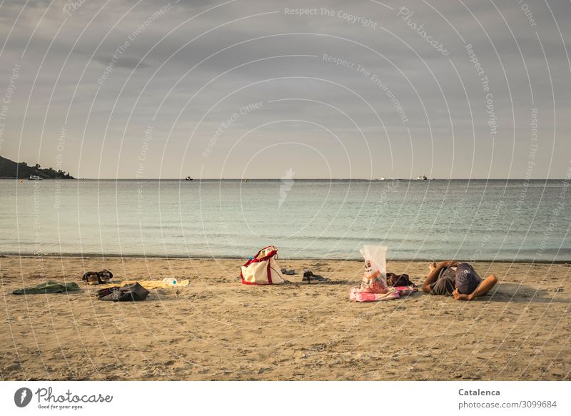 Zeit | wertvoll, wenn man sie geniessen kann am Strand Sommerurlaub Meer 1 Mensch Landschaft Sand Wasser Himmel Wolken schlechtes Wetter Wellen Küste T-Shirt