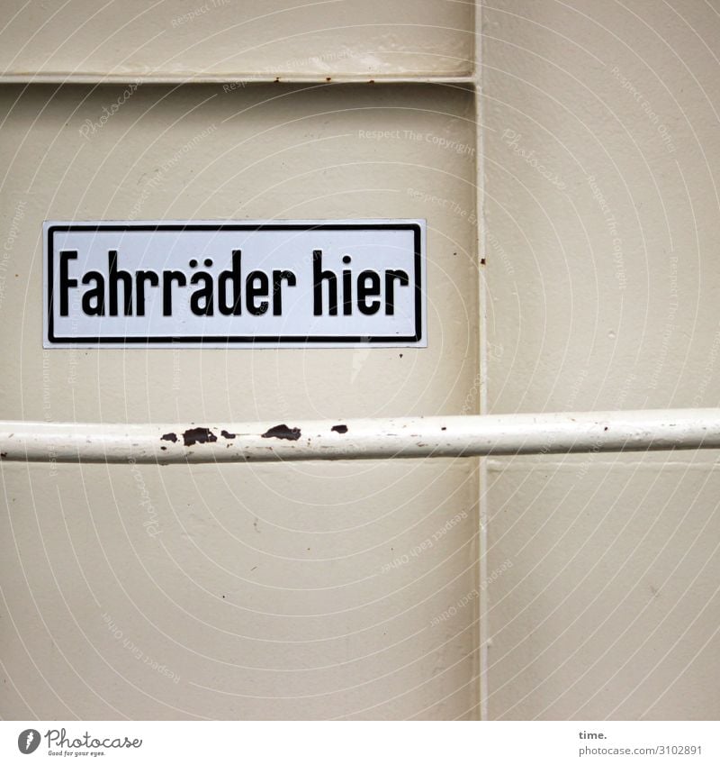 Kundenservice Fahrradfahren Mauer Wand Fassade Geländer Stab Parkplatz Rost Metall Schriftzeichen Schilder & Markierungen Hinweisschild Warnschild Linie kaputt