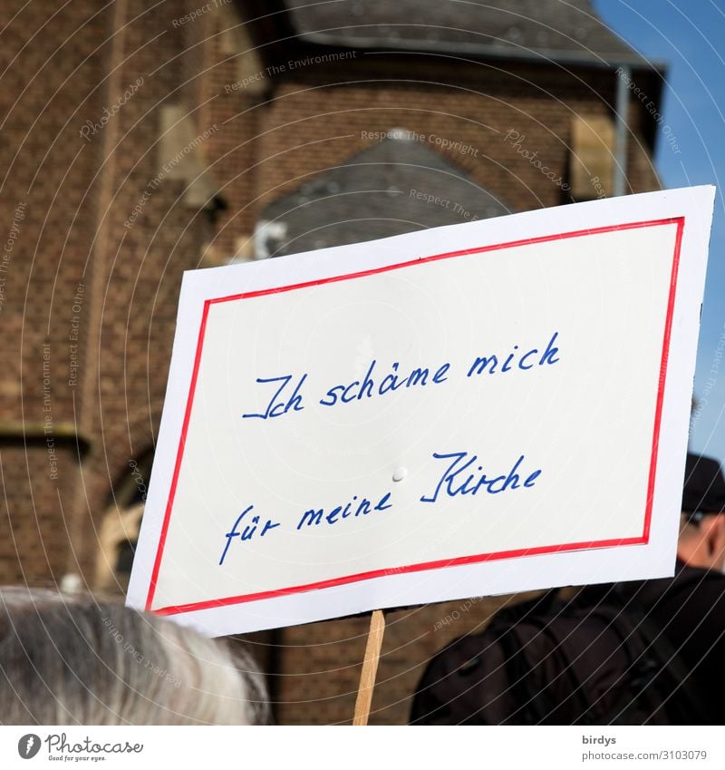 Profanisierung der Kirche in Manweiler welche die katholische Kirche an RWE verkauft hat . RWE reißt das komplette Dorf ab um den Boden zum Aufschütten der Tagebauböschung zu verwenden.