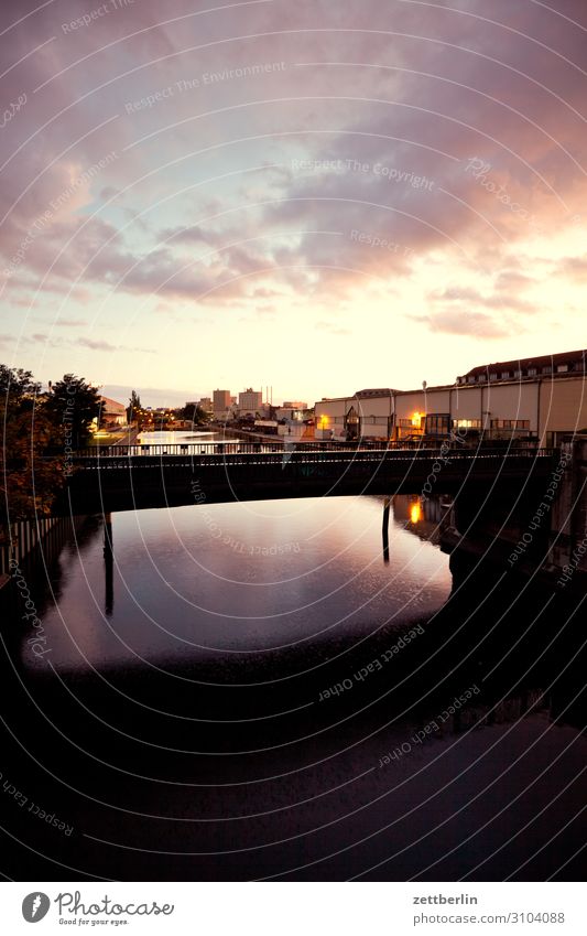 Kanal teltowkanal Berlin Neukölln Wirtschaft Industrie Industriefotografie Lager Versorgung Wasseroberfläche Brücke Güterverkehr & Logistik Abend Feierabend