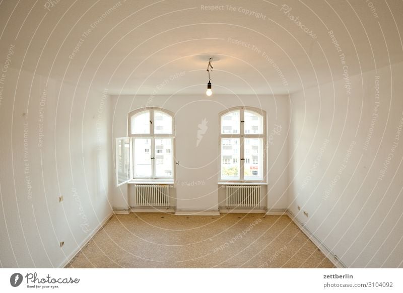 Zimmer nach vorn Menschenleer Raum Innenarchitektur Textfreiraum Wohnung Wohnzimmer Altbau Renovieren Modernisierung Fenster vorderhaus hell