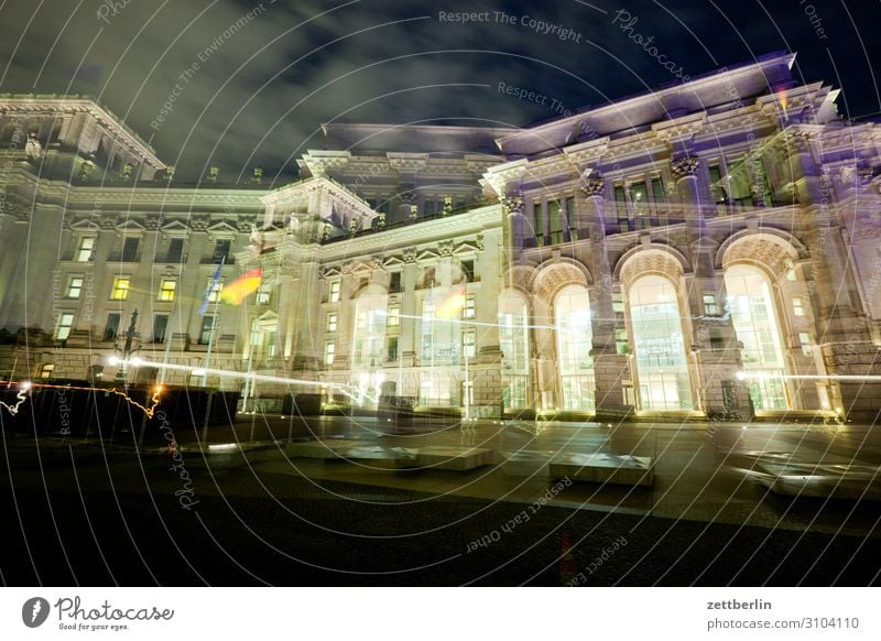 Reichstag (doppelt) Architektur Berlin Deutscher Bundestag Deutschland dunkel Dämmerung Hauptstadt Nacht Parlament Regierung Regierungssitz Regierungspalast