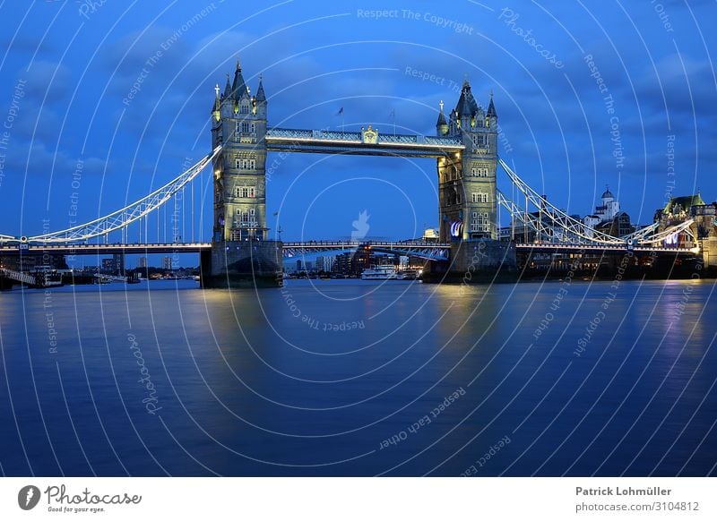 Tower Bridge London Ferien & Urlaub & Reisen Tourismus Sightseeing Städtereise Umwelt Natur Wasser Himmel Wolken England Großbritannien Europa Hauptstadt Brücke