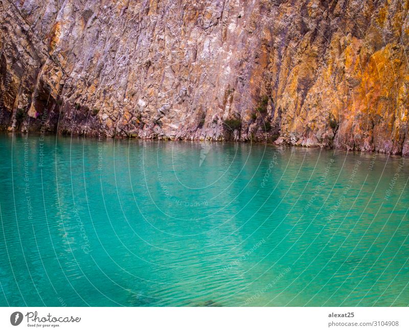 Türkisfarbene Wasser- und Gesteinsstruktur schön Ferien & Urlaub & Reisen Tourismus Sommer Strand Meer Insel Natur Landschaft Felsen See Stein blau türkis Farbe