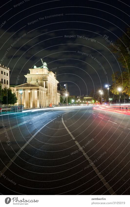 Brandenburger Tor Architektur Berlin Deutschland dunkel Dämmerung Hauptstadt Nacht Parlament Regierung Regierungssitz Deutscher Bundestag Spreebogen Verkehr