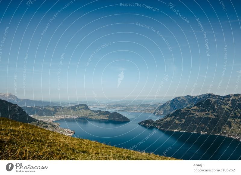 Aussicht vom Niederbauen auf den Vierwaldstättersee Umwelt Natur Landschaft Himmel Wolkenloser Himmel Sommer Schönes Wetter See natürlich blau Tourismus