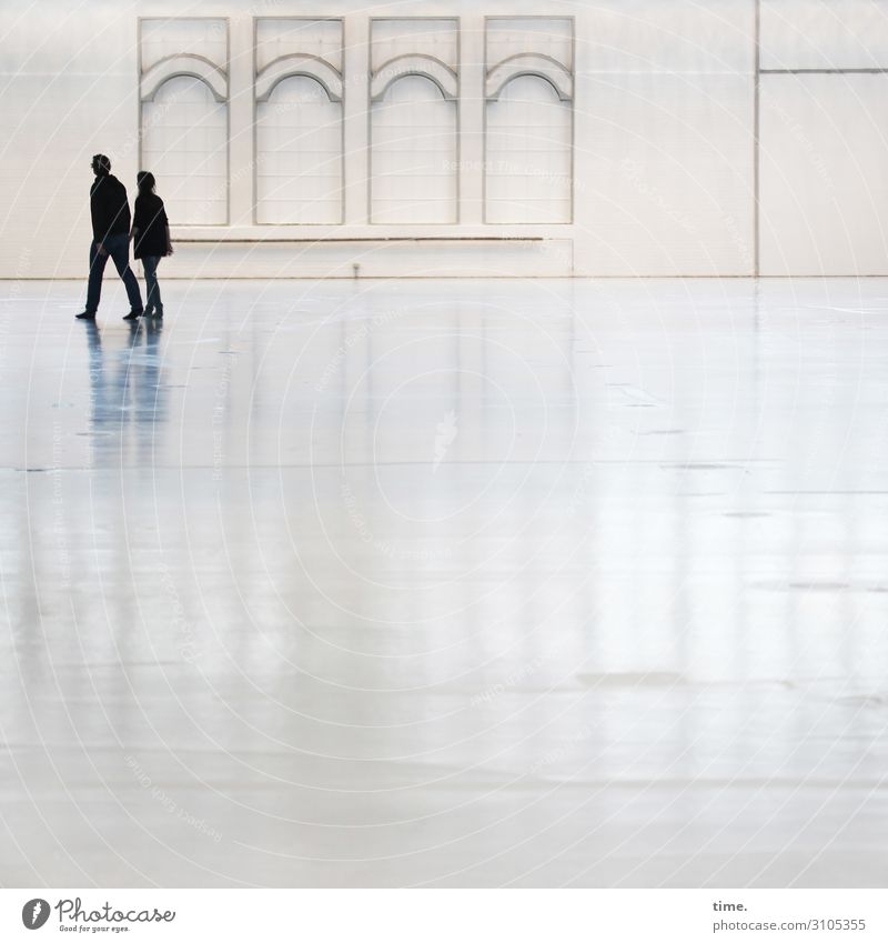 walking the hall Innenarchitektur Dekoration & Verzierung maskulin feminin Frau Erwachsene Mann 2 Mensch Bauwerk Architektur Mauer Wand Museum Sehenswürdigkeit