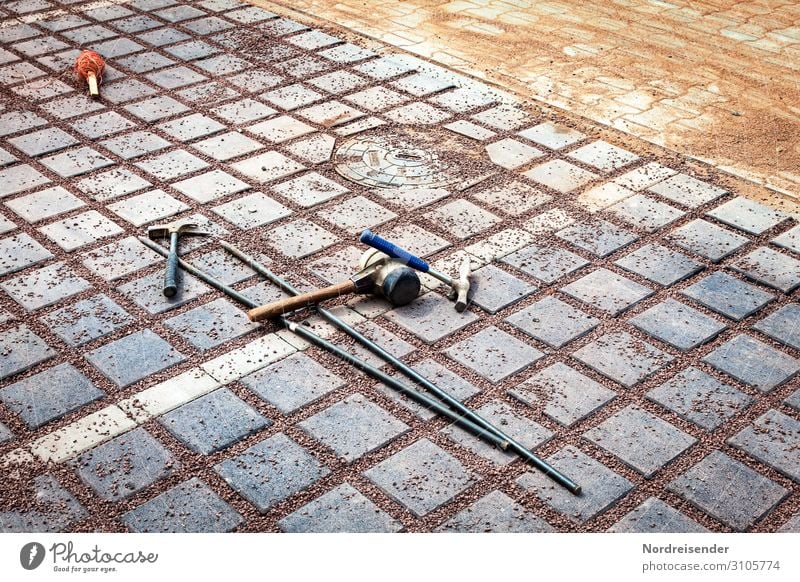 Werkzeug Arbeit & Erwerbstätigkeit Beruf Handwerker Arbeitsplatz Baustelle Dienstleistungsgewerbe Feierabend Hammer Verkehrswege Straße Wege & Pfade Sand Beton