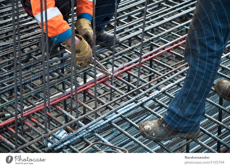 Fingerspitzengefühl | Eisen flechten Hausbau Arbeit & Erwerbstätigkeit Beruf Arbeitsplatz Baustelle Wirtschaft Industrie Werkzeug Mensch maskulin Mann