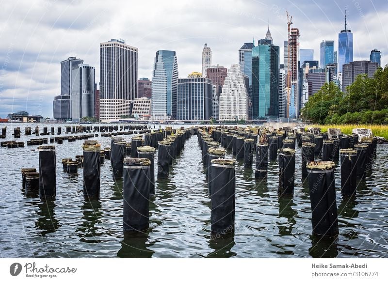 Blick von Brooklyn nach Manhattan Ferien & Urlaub & Reisen Tourismus Sightseeing Städtereise Wasser Himmel Wolken Flussufer East River New York City USA Amerika