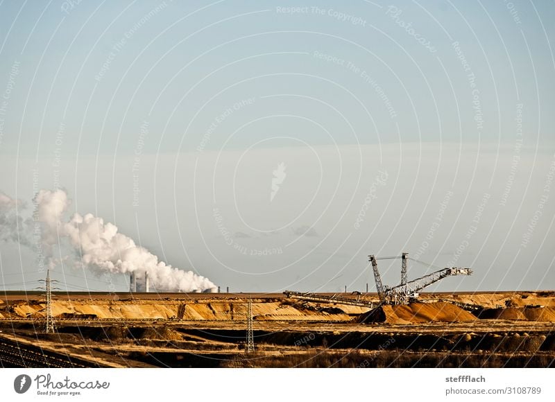 Am Rande des Abgrund Maschine Energiewirtschaft Kohlekraftwerk Umwelt Natur Landschaft Luft Himmel Wolkenloser Himmel Schönes Wetter Schlucht Braunkohlentagebau