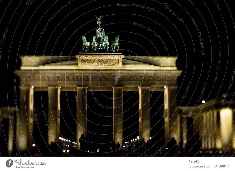 Quadriga im TiltShift Kunstwerk Hauptstadt Stadtzentrum bevölkert Bauwerk Gebäude Architektur Sehenswürdigkeit Wahrzeichen Denkmal Brandenburger Tor Gefühle