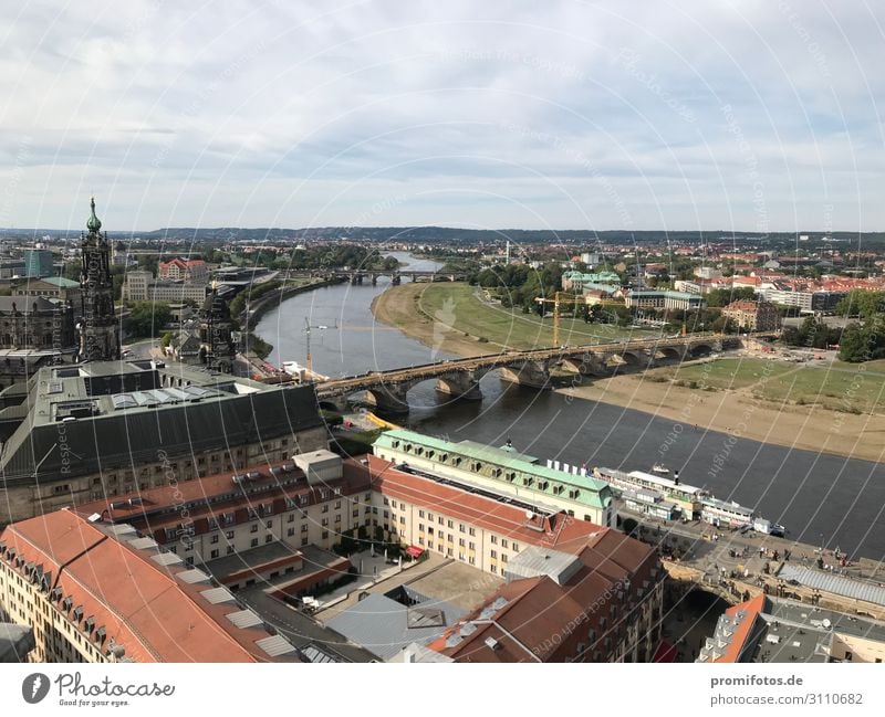 Dresden: Blick von der Frauenkirche auf Augustbrücke und Elbe Ferien & Urlaub & Reisen Tourismus Ausflug Sightseeing Städtereise Stadt Altstadt Haus