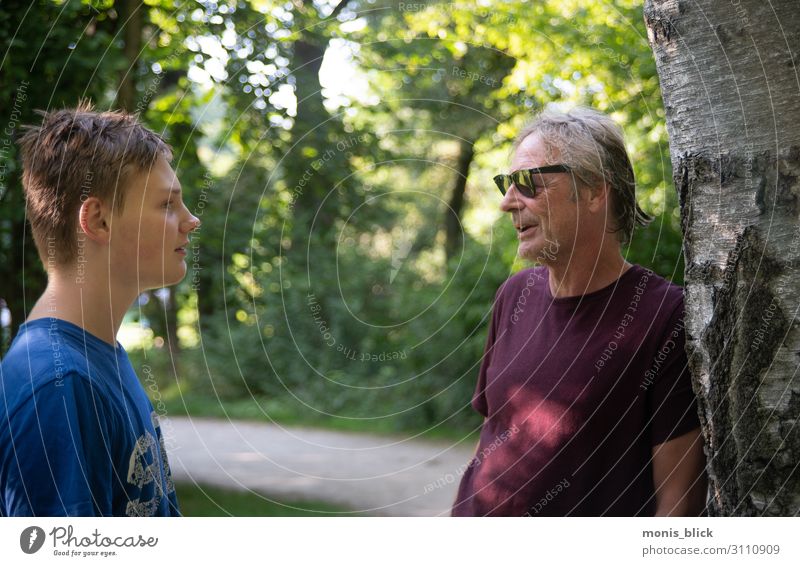 Pupertät - wenn der Vater mit dem Sohne Mensch maskulin Junger Mann Jugendliche Erwachsene Familie & Verwandtschaft Leben 2 18-30 Jahre 45-60 Jahre sprechen