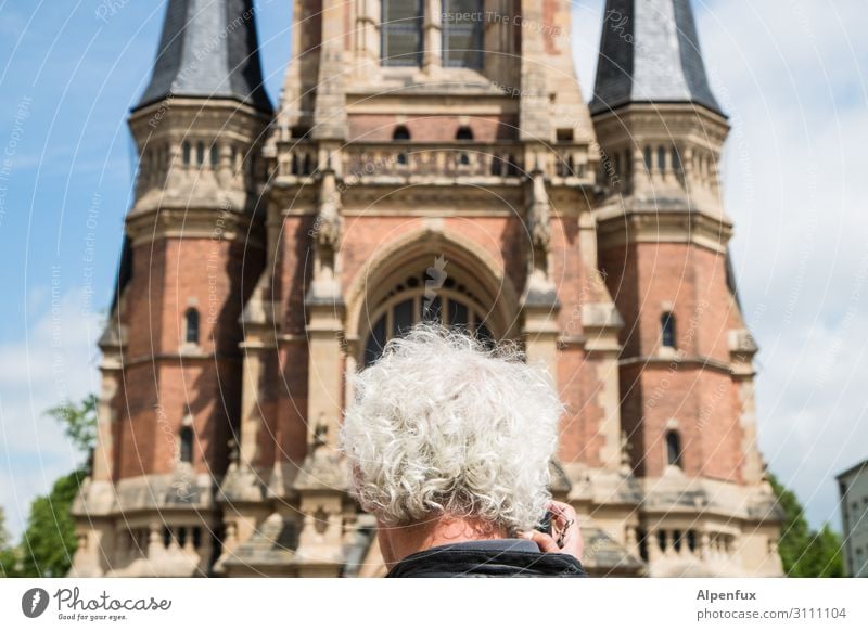 Graue Eminenz | UT Chemnitz17 Mensch maskulin Mann Erwachsene Kopf Haare & Frisuren 45-60 Jahre Altstadt Kirche Dom Senior Angst Bildung Einsamkeit elegant