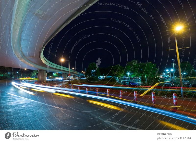 Autobahnkreuz Abend Bewegung blinkern mehrfarbig dunkel Dynamik Phantasie Fantasygeschichte glänzend Flughafen Kunst Licht Lichtspiel Lichtmalerei Lightshow