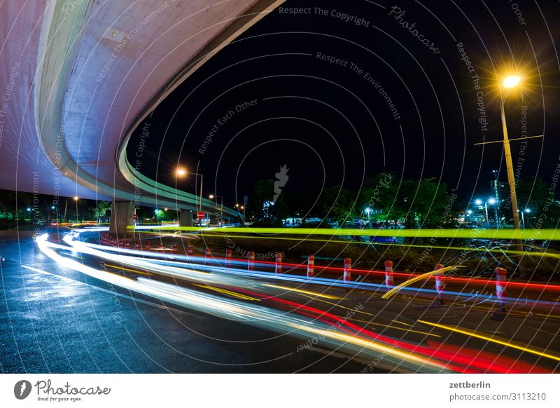 Hochstraße Abend Bewegung mehrfarbig dunkel Dynamik Phantasie Fantasygeschichte glänzend Flughafen Kunst Licht Lichtspiel Lichtschreiben Lichtmalerei Lightshow