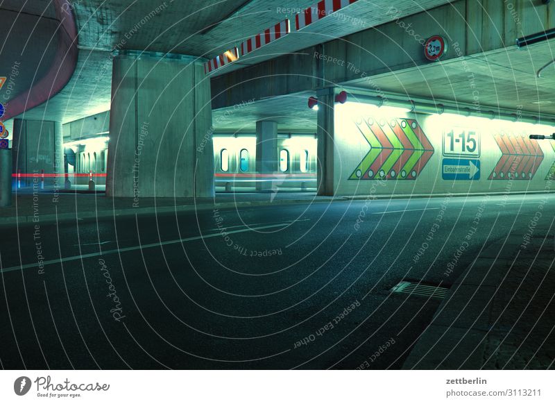 Parkhaus Tegel again Abend Bewegung dunkel Dynamik Phantasie Fantasygeschichte Flughafen Licht Lichtspiel Lichtschreiben Lichtmalerei Lightshow Linie Nacht
