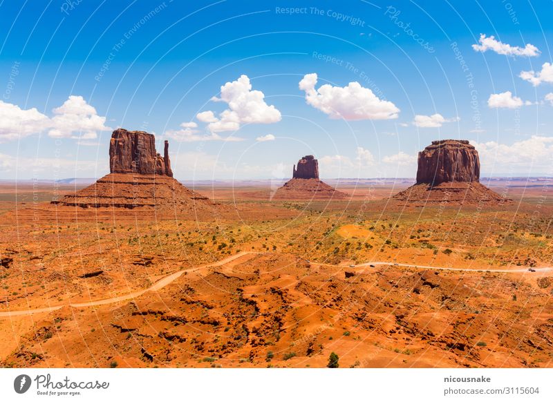 Monument Valley an der Grenze zwischen Arizona und Utah, USA Ferien & Urlaub & Reisen Tourismus Sommer Berge u. Gebirge Natur Landschaft Sand Himmel Park Felsen