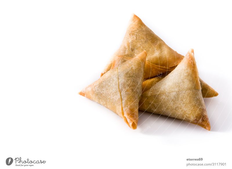 Samsa oder Samosas mit Fleisch und Gemüse isoliert Vegetarische Ernährung Lebensmittel Gesunde Ernährung Foodfotografie Inder Tradition Rindfleisch Teller