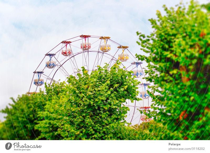 Vergnügungspark mit Riesenrad Lifestyle Freude Erholung Freizeit & Hobby Spielen Ferien & Urlaub & Reisen Ausflug Sommer Entertainment Kindheit Himmel Park