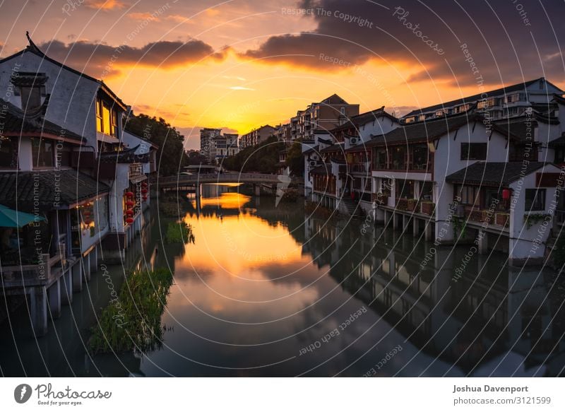 Qibao Antike Stadt Ferien & Urlaub & Reisen Tourismus Sightseeing Städtereise Fluss Altstadt Brücke alt Bogen Asien Asien Reisen Asiatische Architektur