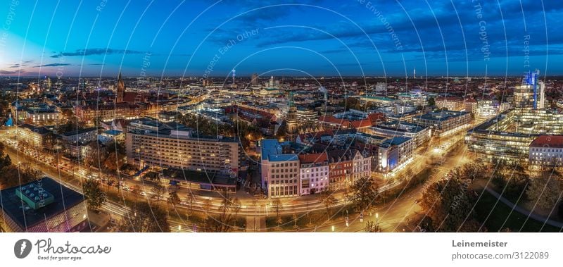 Hannover am Abend Landschaft Wolkenloser Himmel Horizont Herbst Schönes Wetter Deutschland Stadt Hauptstadt Stadtzentrum Skyline bevölkert Haus Rathaus