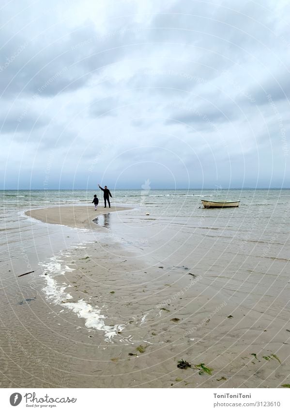 Tag am Meer Ferien & Urlaub & Reisen Ausflug Strand 2 Mensch 3-8 Jahre Kind Kindheit 30-45 Jahre Erwachsene Wasser Küste Bucht Ostsee Abenteuer Erholung erleben