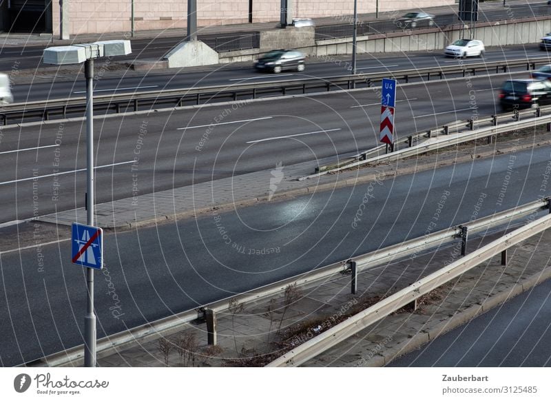 Verkehrsbedürfnisse (1) Ferien & Urlaub & Reisen Umwelt Klimawandel Stadt Verkehrswege Straßenverkehr Autofahren Autobahn Verkehrszeichen Verkehrsschild