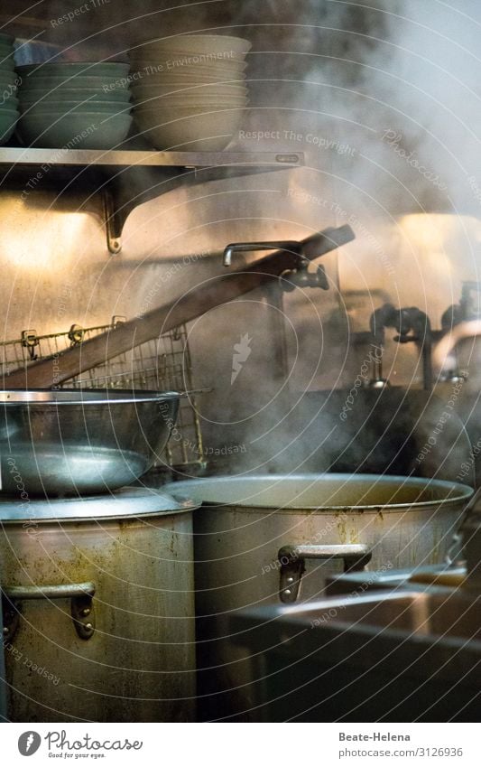 Garküche in Tokio Suppe Eintopf Nudeln Ernährung Mittagessen Abendessen Asiatische Küche Geschirr Schalen & Schüsseln Topf Pfanne Gesundheit Gesunde Ernährung