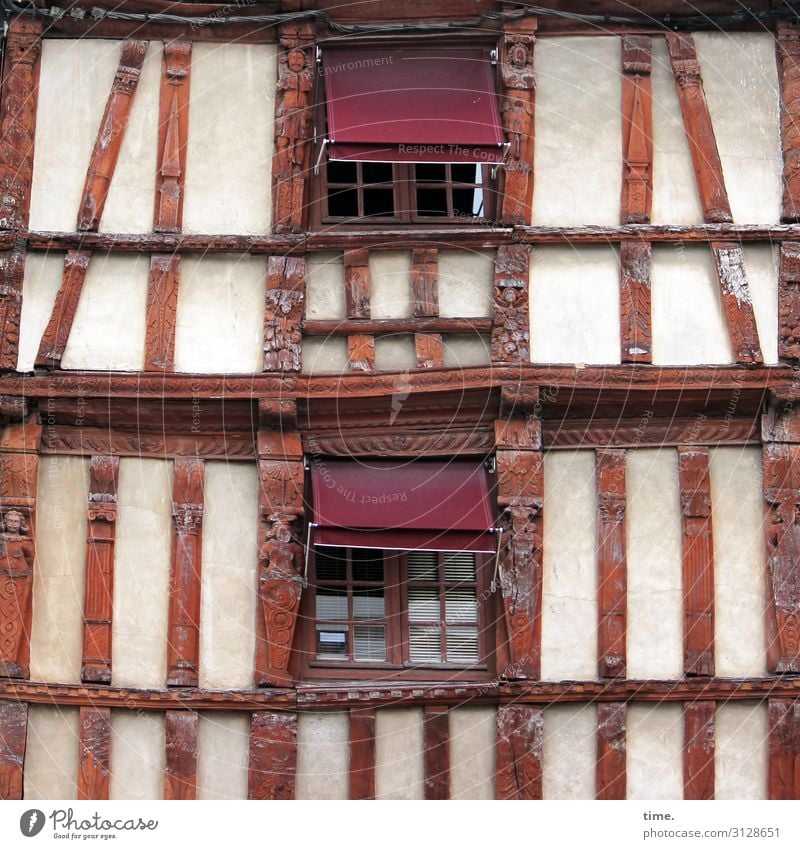 Wackelkandidat Stadtzentrum Haus Gebäude Architektur Mauer Wand Fenster Jalousie Fachwerkhaus Fachwerkfassade Linie alt außergewöhnlich historisch selbstbewußt