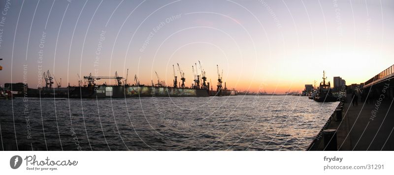 Hamburger Hafen II Weitwinkel Panorama (Aussicht) Sonnenuntergang Kran Europa Fluss Wasser groß Panorama (Bildformat)