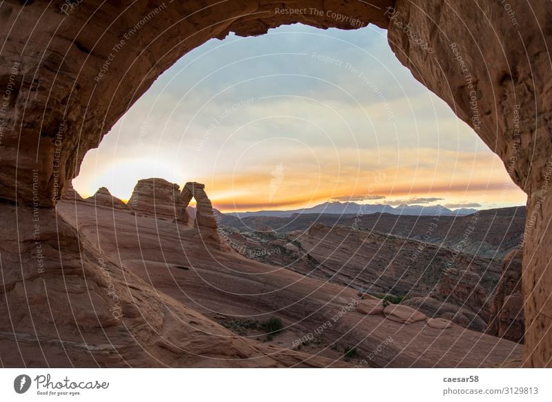 Sonnenaufgang über dem Delicate Arch im Arches Nationalpark Ferien & Urlaub & Reisen Tourismus Ausflug Abenteuer Natur Landschaft Erde Sand Himmel