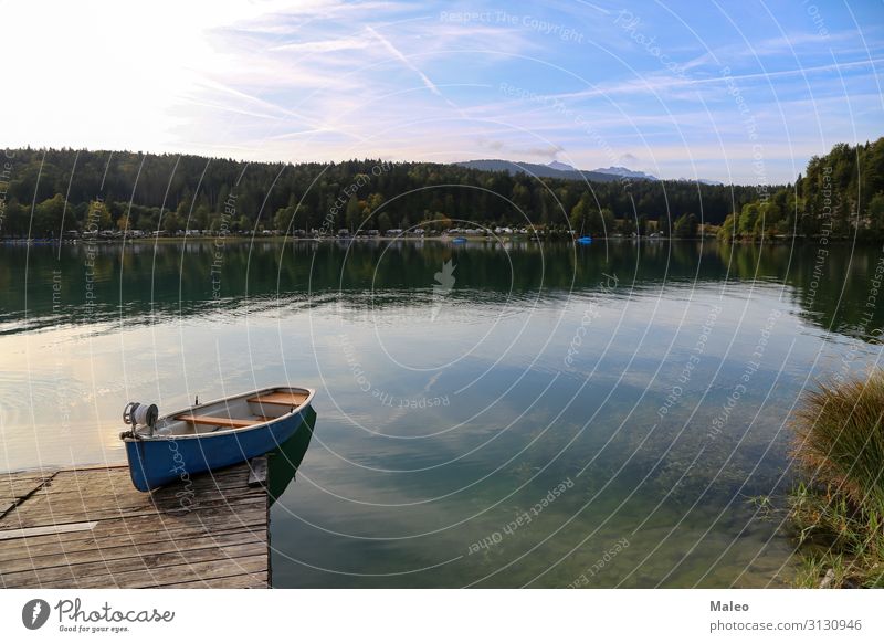 Fischerboote auf dem Walchensee alpin Alpen Bayern Wasserfahrzeug Fischereiwirtschaft Deutschland See Natur Ferien & Urlaub & Reisen Reisefotografie blau