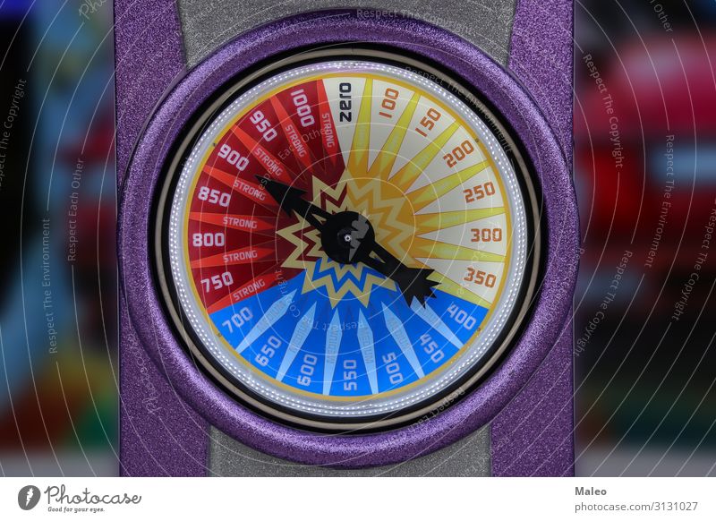 Die Schlagkraft wird auf einem großen Farbdisplay angezeigt Kraft anzeige Hintergrundbild Konzepte & Themen Nahaufnahme Grafik u. Illustration stark Gerät Faust